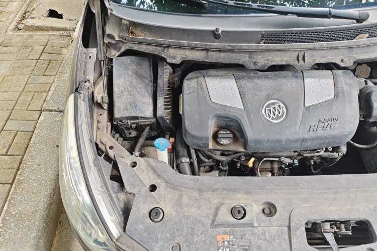 Used Buick GL8 2013 3.0L XT Luxury Business Flagship Edition Engine Bay Right