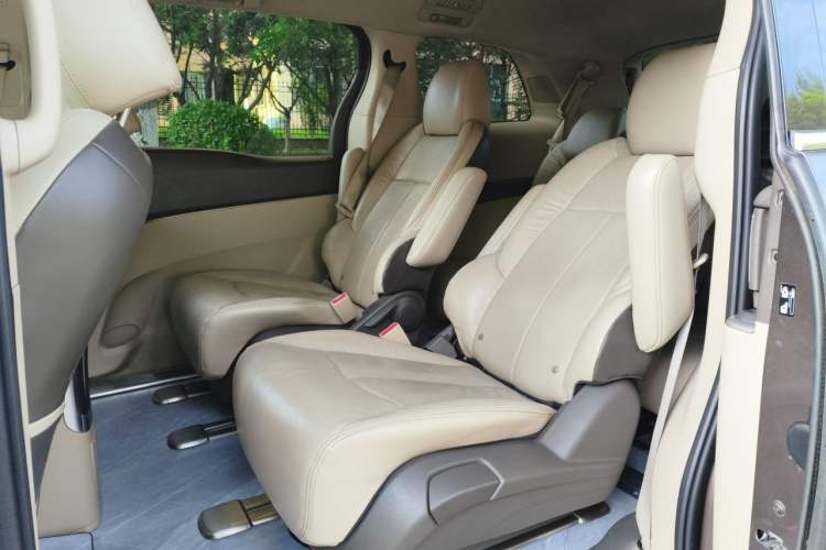 Used Buick GL8 2013 3.0L XT Luxury Business Flagship Edition Left Rear Seat