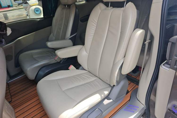 Used Buick GL8 2013 2.4L CT Luxury Business Comfort Edition Left Rear Seat