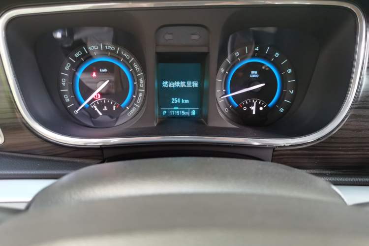Used Buick GL8 2013 3.0L XT Luxury Business Flagship Edition Odometer Close Up