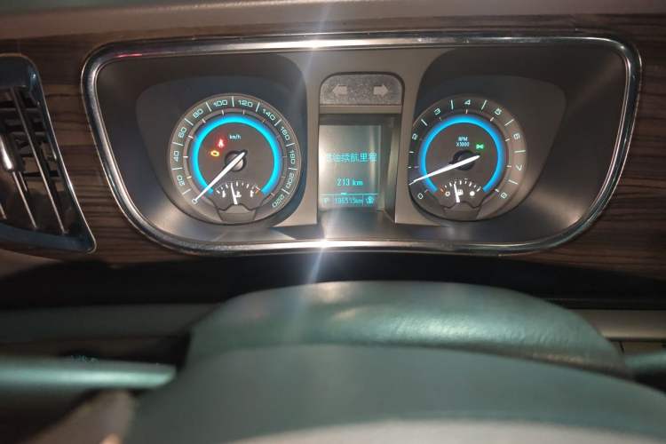 Used Buick GL8 2013 3.0L GT Luxury Business Haoya Edition Odometer Close Up