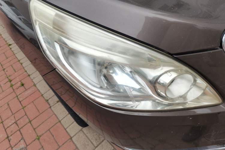 Used Buick GL8 2013 2.4L CT Luxury Business Comfort Edition Right Front Headlight