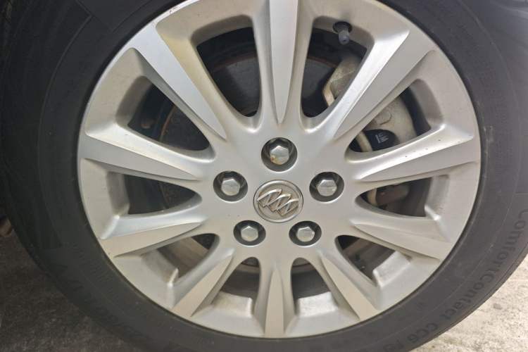 Used Buick GL8 2013 3.0L GT Luxury Business Haoya Edition Right Front Wheel Hub