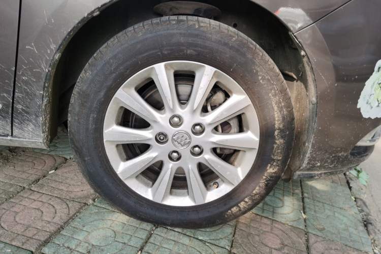 Used Buick GL8 2013 3.0L XT Luxury Business Flagship Edition Right Front Wheel Hub