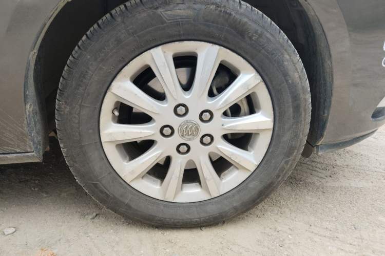 Used Buick GL8 2013 3.0L XT Luxury Business Flagship Edition Right Front Wheel Hub