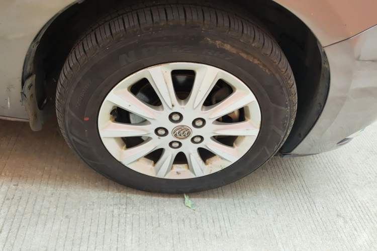 Used Buick GL8 2013 3.0L XT Luxury Business Flagship Edition Right Front Wheel Hub
