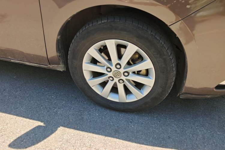 Used Buick GL8 2013 2.4L CT Luxury Business Comfort Edition Right Front Wheel Hub