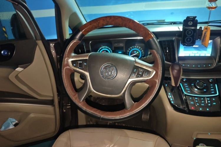 Used Buick GL8 2013 3.0L GT Luxury Business Haoya Edition Steering Wheel