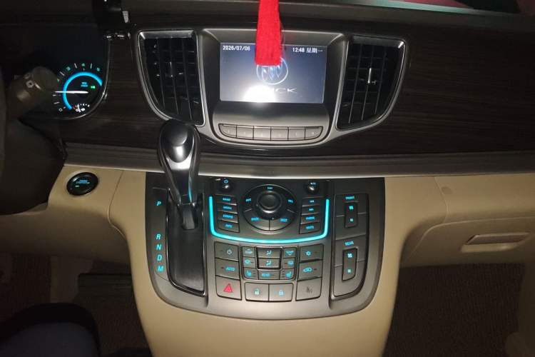 Used Buick GL8 2013 3.0L GT Luxury Business Haoya Edition Audio And AC Panel