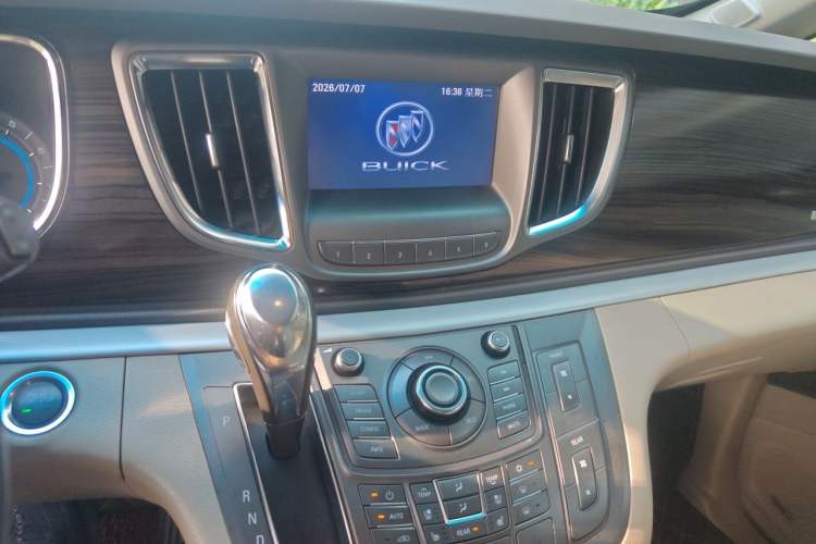 Used Buick GL8 2013 3.0L GT Luxury Business Haoya Edition Audio And AC Panel