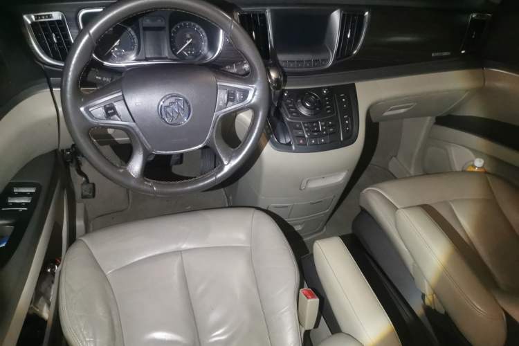 Used Buick GL8 2013 3.0L GT Luxury Business Haoya Edition Center Console