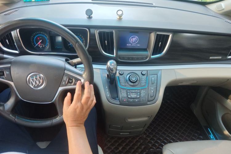 Used Buick GL8 2013 3.0L GT Luxury Business Haoya Edition Center Console