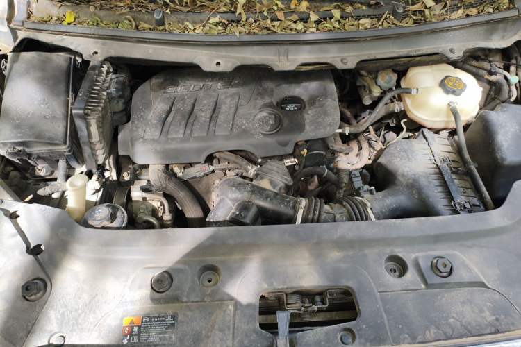 Used Buick GL8 2013 2.4L CT Luxury Business Comfort Edition Engine Bay