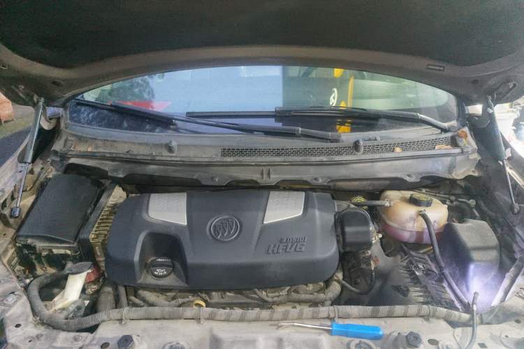 Used Buick GL8 2013 3.0L XT Luxury Business Flagship Edition Engine Bay
