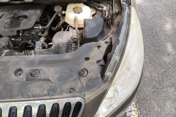 Used Buick GL8 2013 2.4L CT Luxury Business Comfort Edition Engine Bay Left