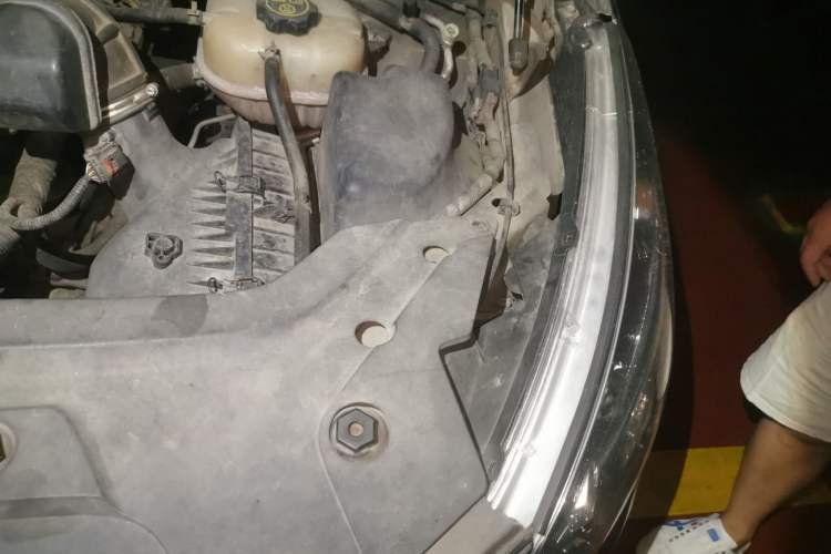 Used Buick GL8 2013 3.0L GT Luxury Business Haoya Edition Engine Bay Left