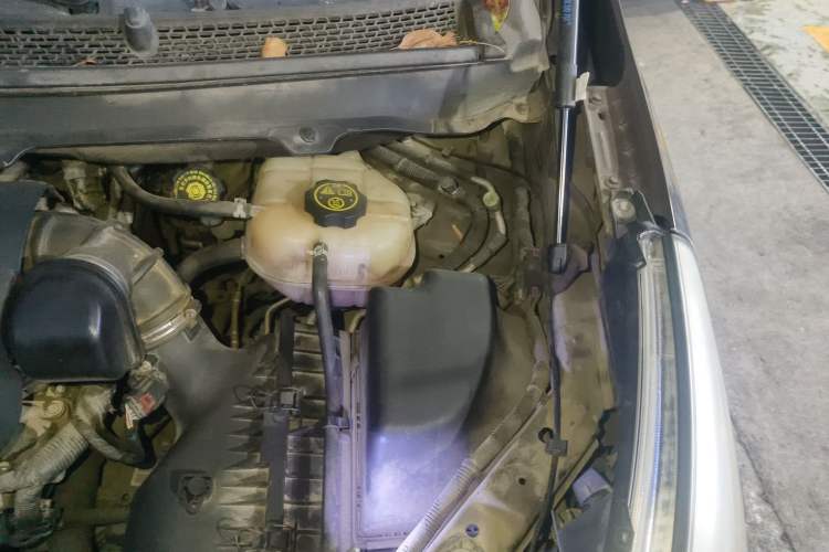 Used Buick GL8 2013 3.0L XT Luxury Business Flagship Edition Engine Bay Left