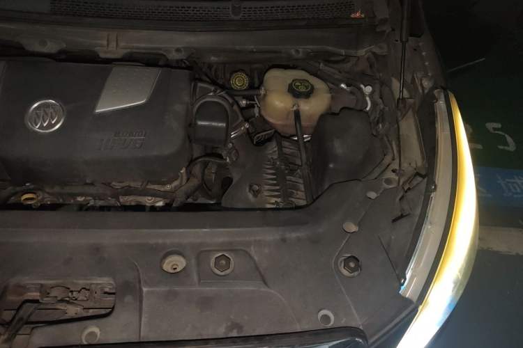 Used Buick GL8 2013 3.0L GT Luxury Business Haoya Edition Engine Bay Left