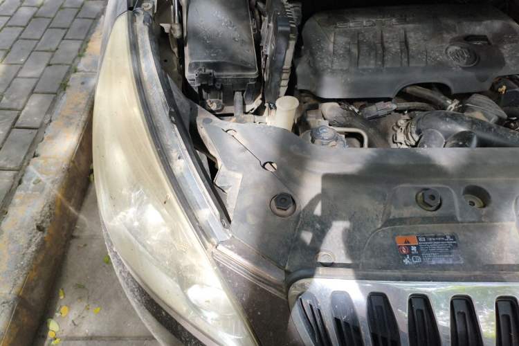 Used Buick GL8 2013 2.4L CT Luxury Business Comfort Edition Engine Bay Right