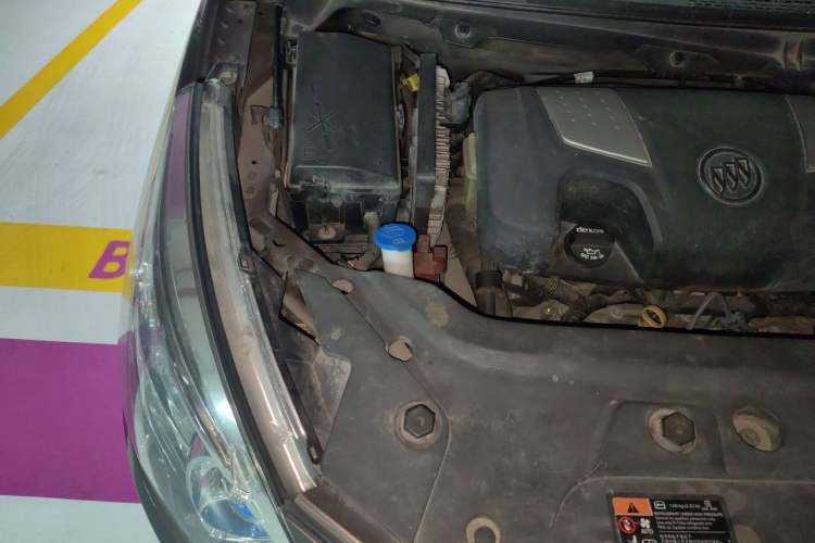 Used Buick GL8 2013 3.0L XT Luxury Business Flagship Edition Engine Bay Right