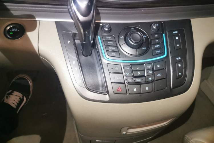Used Buick GL8 2013 3.0L GT Luxury Business Haoya Edition Gear Lever