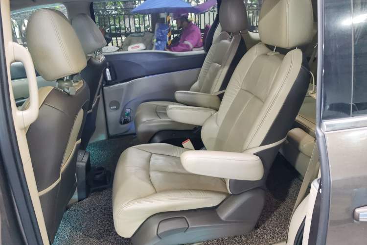 Used Buick GL8 2013 3.0L XT Luxury Business Flagship Edition Left Rear Seat
