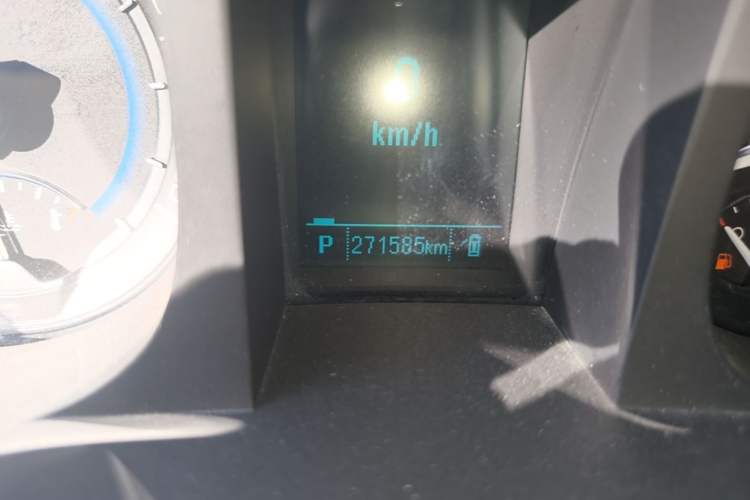 Used Buick GL8 2013 3.0L XT Luxury Business Flagship Edition Odometer Close Up