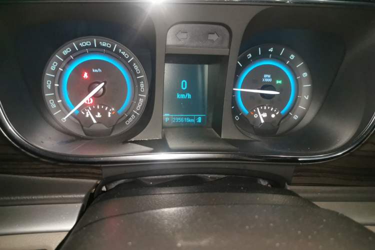 Used Buick GL8 2013 3.0L GT Luxury Business Haoya Edition Odometer Close Up