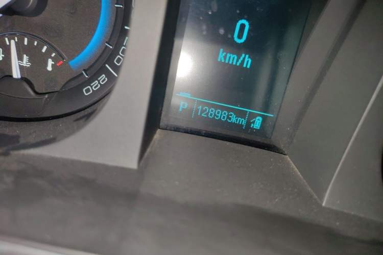 Used Buick GL8 2013 3.0L XT Luxury Business Flagship Edition Odometer Close Up