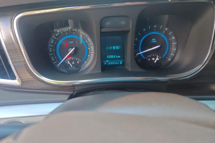 Used Buick GL8 2013 3.0L GT Luxury Business Haoya Edition Odometer Close Up
