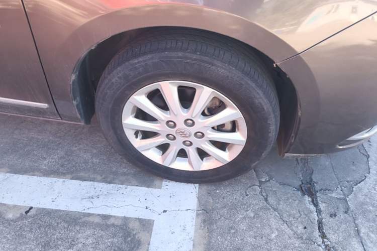 Used Buick GL8 2013 3.0L XT Luxury Business Flagship Edition Right Front Wheel Hub