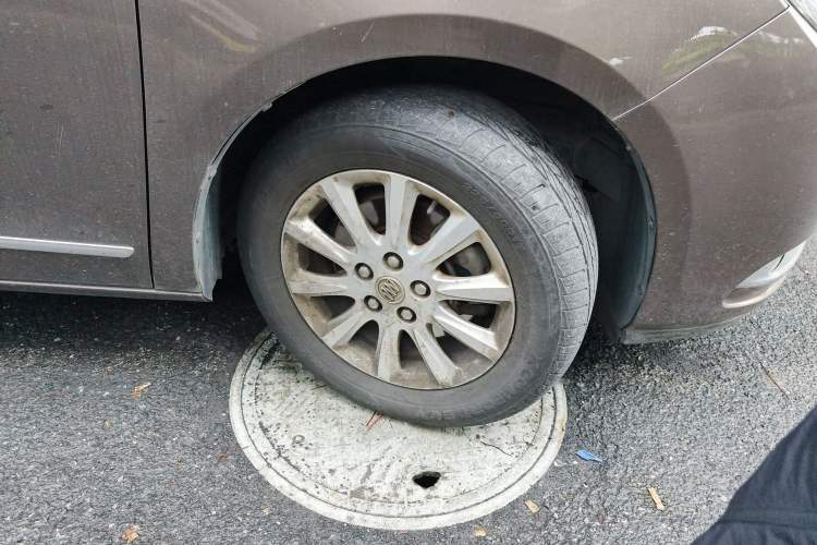 Used Buick GL8 2013 3.0L XT Luxury Business Flagship Edition Right Front Wheel Hub