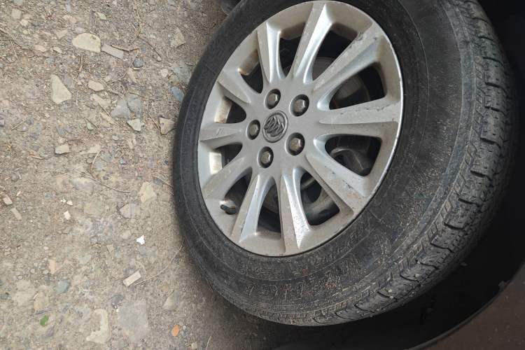 Used Buick GL8 2013 3.0L XT Luxury Business Flagship Edition Right Front Wheel Hub