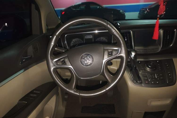 Used Buick GL8 2013 3.0L GT Luxury Business Haoya Edition Steering Wheel