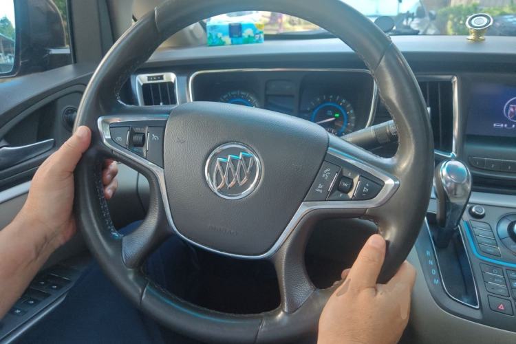 Used Buick GL8 2013 3.0L GT Luxury Business Haoya Edition Steering Wheel