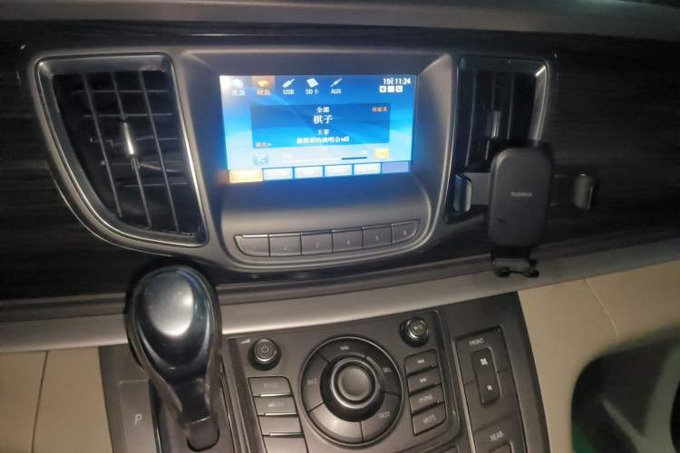 Used Buick GL8 2013 3.0L GT Luxury Business Haoya Edition Audio And AC Panel