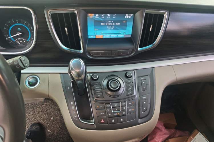Used Buick GL8 2013 3.0L GT Luxury Business Haoya Edition Audio And AC Panel