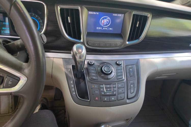 Used Buick GL8 2013 3.0L GT Luxury Business Haoya Edition Audio And AC Panel