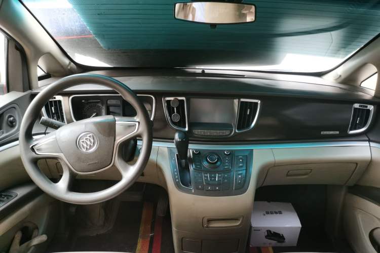 Used Buick GL8 2013 2.4L CT Luxury Business Comfort Edition Center Console