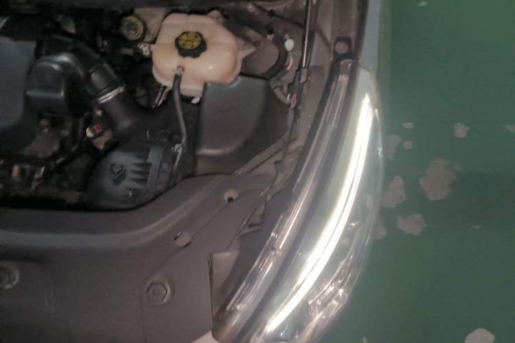 Used Buick GL8 2013 3.0L GT Luxury Business Haoya Edition Engine Bay Left
