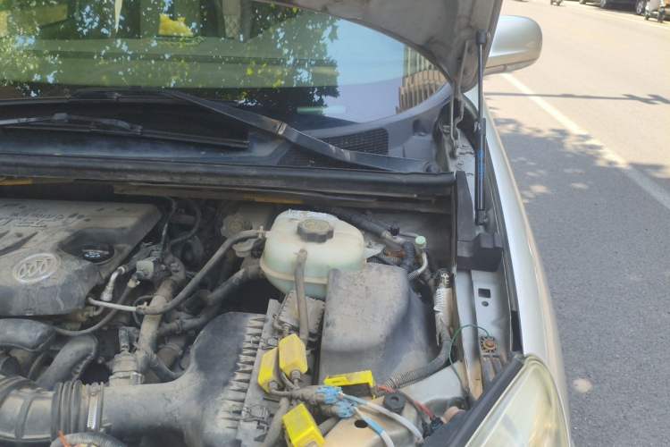 Used Buick GL8 2013 2.4L Comfort Edition Engine Bay Left