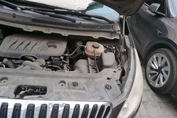 Used Buick GL8 2013 2.4L CT Luxury Business Comfort Edition Engine Bay Left