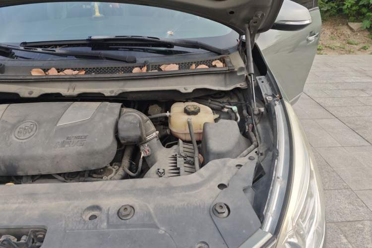 Used Buick GL8 2013 3.0L GT Luxury Business Haoya Edition Engine Bay Left