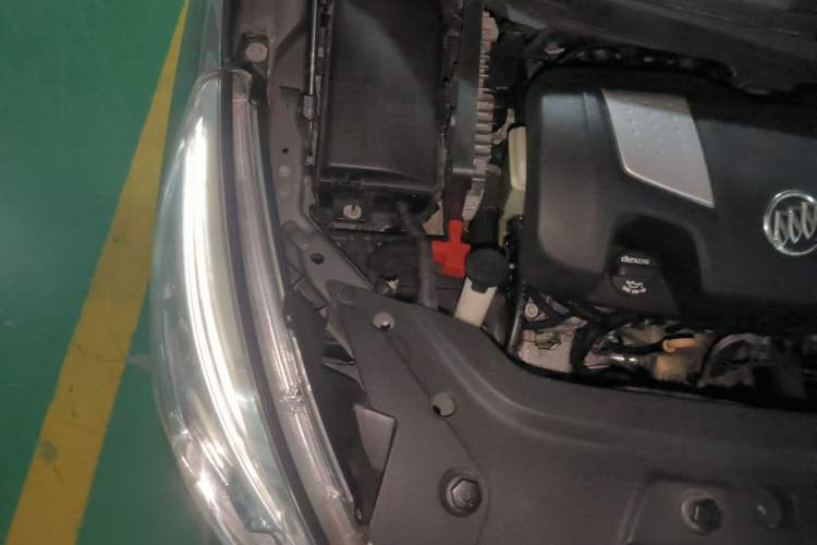 Used Buick GL8 2013 3.0L GT Luxury Business Haoya Edition Engine Bay Right