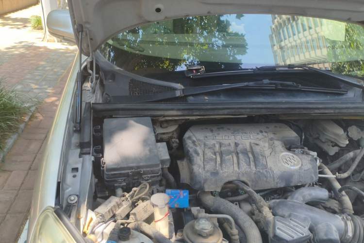 Used Buick GL8 2013 2.4L Comfort Edition Engine Bay Right