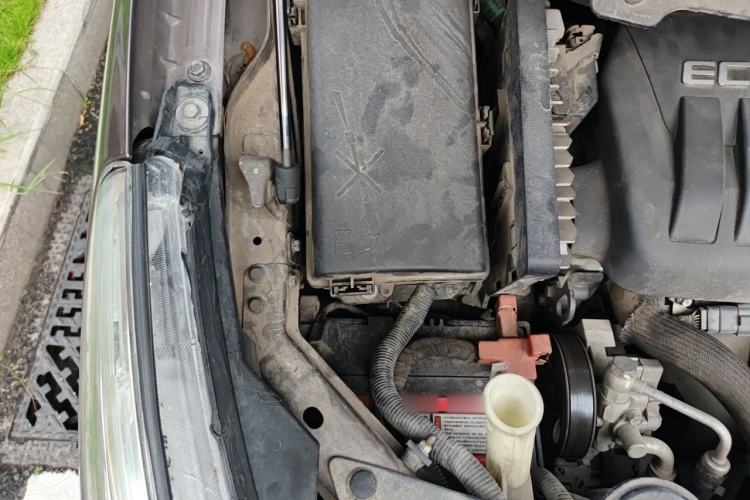 Used Buick GL8 2013 2.4L CT Luxury Business Comfort Edition Engine Bay Right