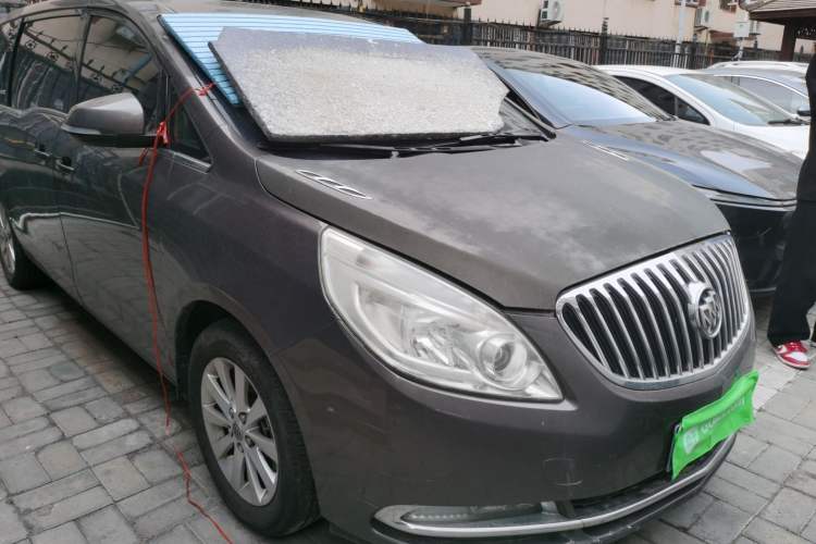 Used Buick GL8 2013 2.4L CT Luxury Business Comfort Edition Front Right 45 Deg