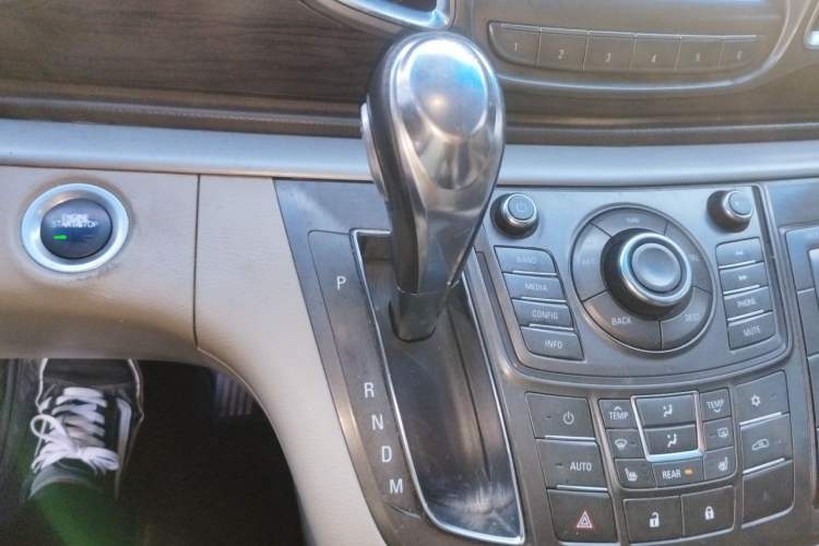 Used Buick GL8 2013 3.0L XT Luxury Business Flagship Edition Gear Lever