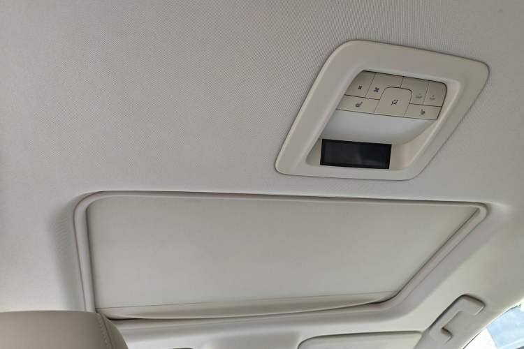Used Buick GL8 2013 3.0L GT Luxury Business Haoya Edition Headliner