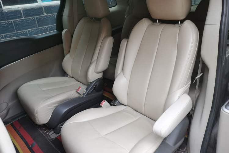 Used Buick GL8 2013 2.4L CT Luxury Business Comfort Edition Left Rear Seat